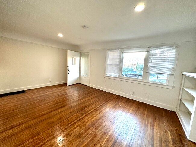 Building Photo - 1307 Harvard St