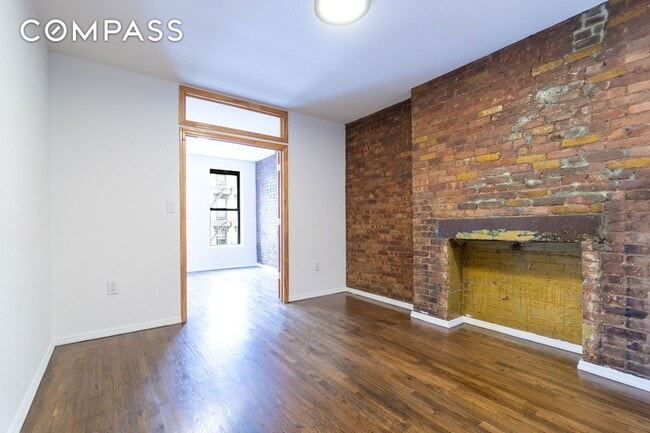 Building Photo - 337 E 6th St