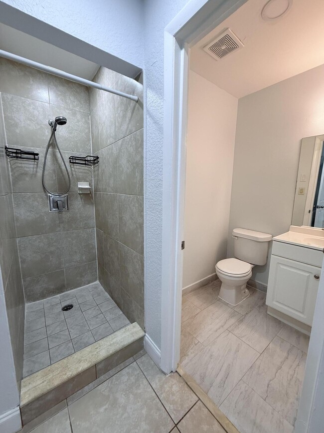 Building Photo - 9640 Oakburst Ln