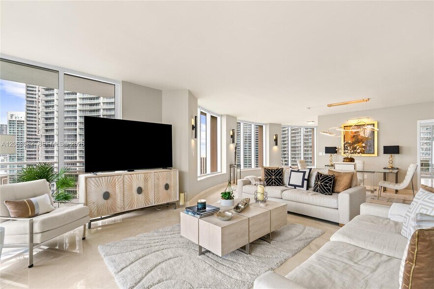Building Photo - 901 Brickell Key Blvd
