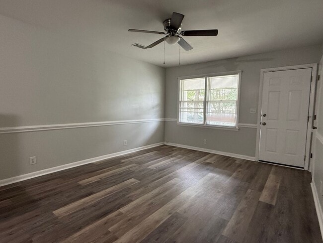 Building Photo - 2BR Duplex with Washer/Dryer + Fresh Updates + Lawn care included