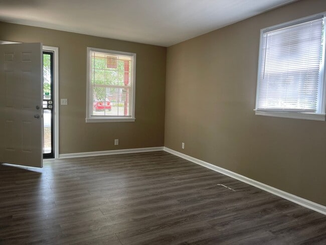 Building Photo - 2bd 1 ba Duplex in Hermitage