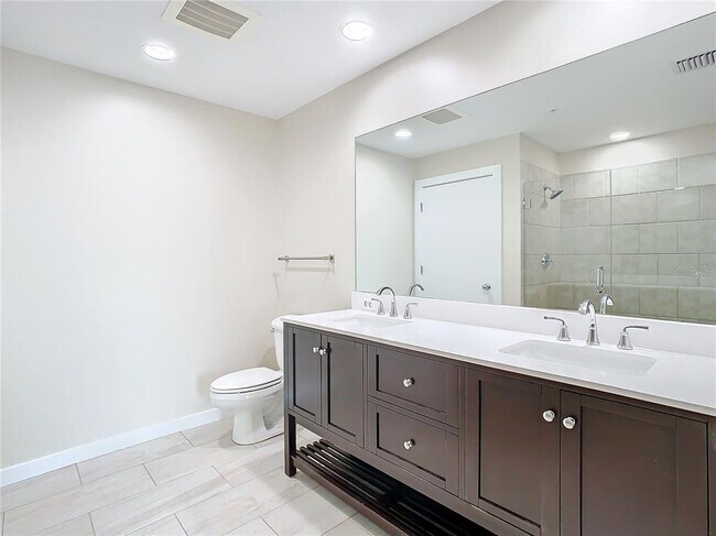 Building Photo - 1208 E Kennedy Blvd