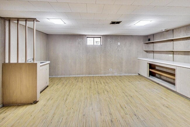 Building Photo - 6210 N Harding Ave
