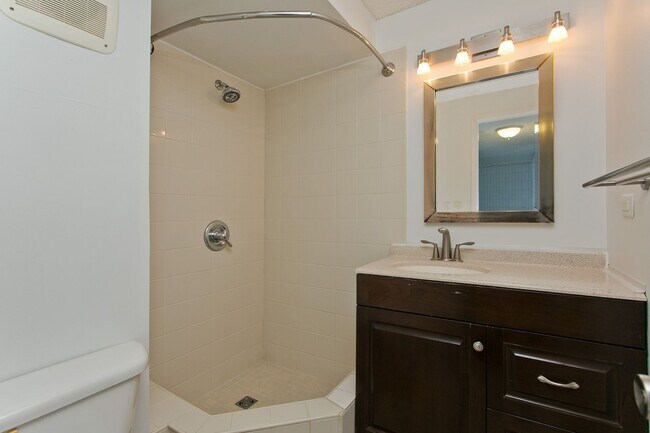 Building Photo - Haiku Hale - 3 bedroom, 2 bathroom, 1 park...