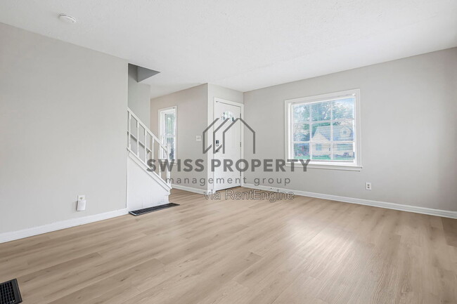 Building Photo - 1590 Vendome Dr S