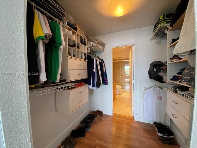 Building Photo - 9375 Fontainebleau Blvd