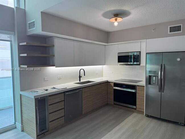 Building Photo - 41 SE 5th St