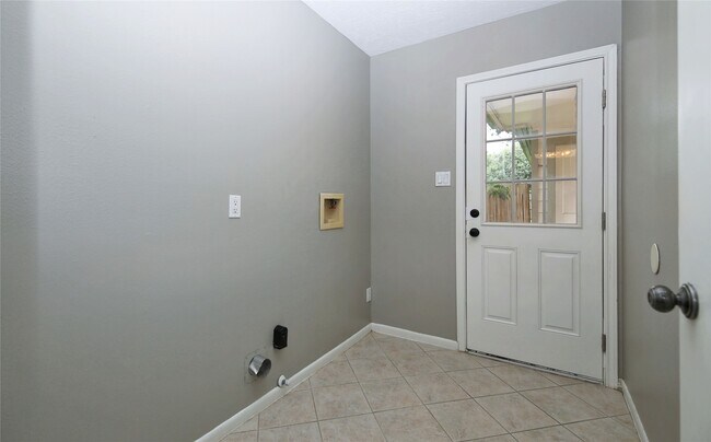 Building Photo - 2315 Eaglerock Dr