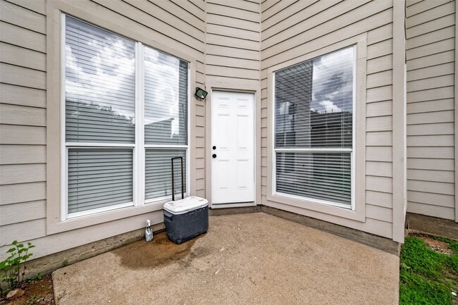 Building Photo - 5511 Bear Paw Cir