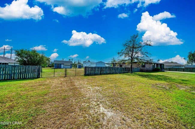 Building Photo - 2422 Thames Dr