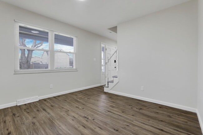 Building Photo - 3114 Kingswood Dr