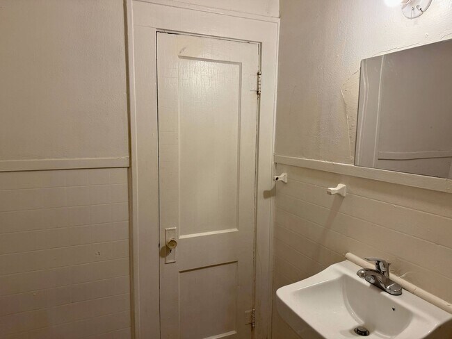 Building Photo - 1818 Collins Ave