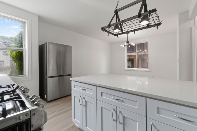 Building Photo - 5708-5710 Weldin