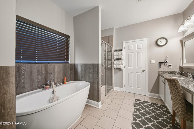 Building Photo - 213 E Peck Blvd