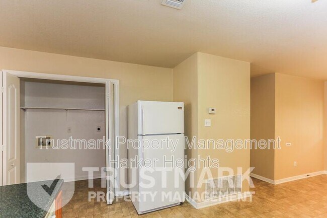 Building Photo - 411 Brittney Way