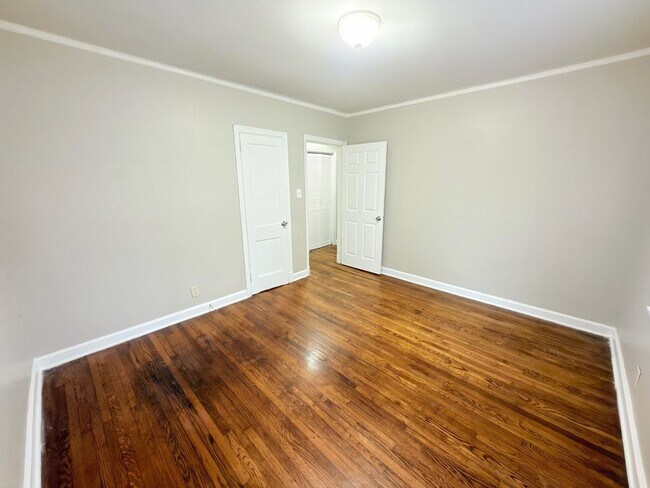 Building Photo - Charming Memphis Home with Spacious Yard – Move-In Special!