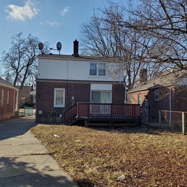Building Photo - 6506 Memorial Ave
