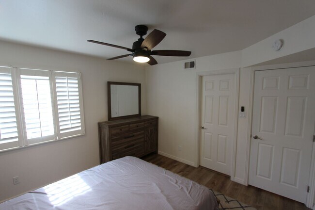 Building Photo - 3200 S Litzler Dr