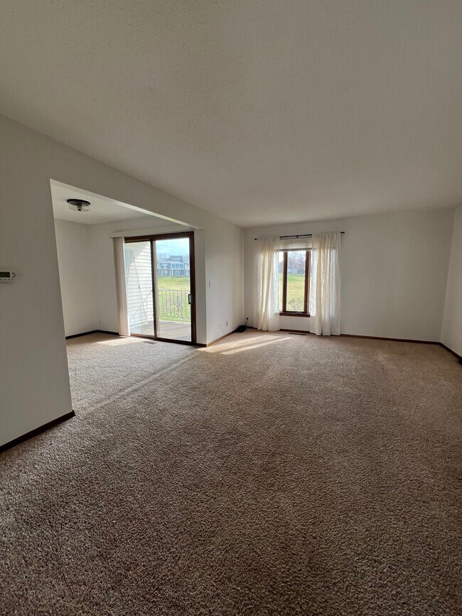 Building Photo - 3025 Parkwild Dr