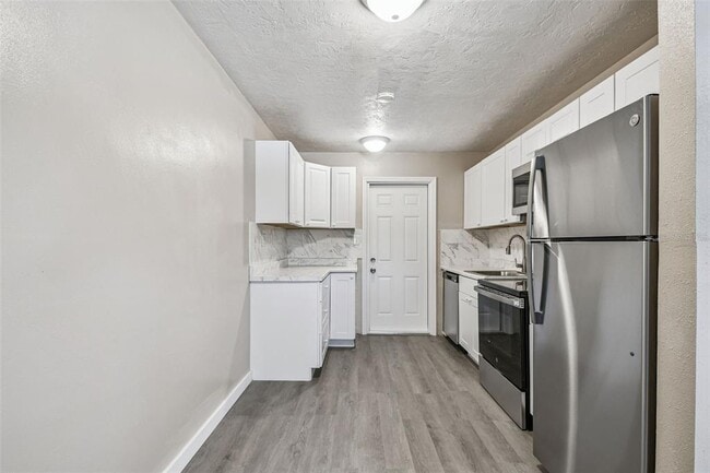 Building Photo - 337 4th St W