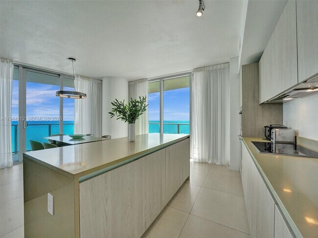 Building Photo - 4111 S Ocean Dr