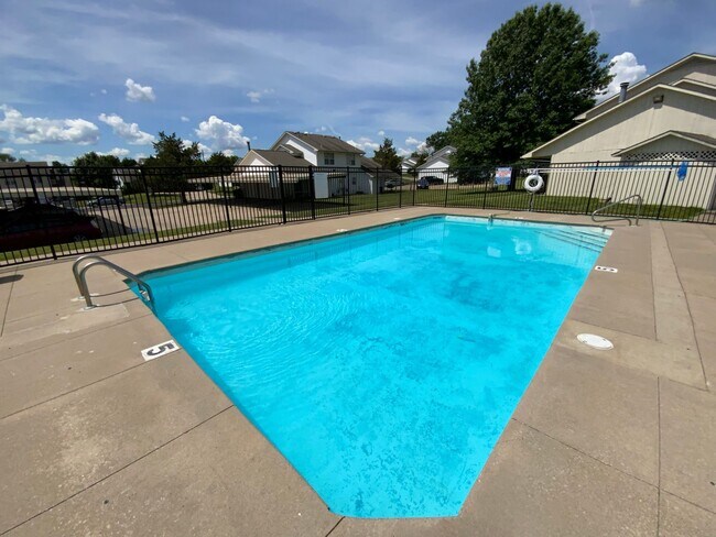 Building Photo - 3 Bedroom 2 Bathroom Duplex