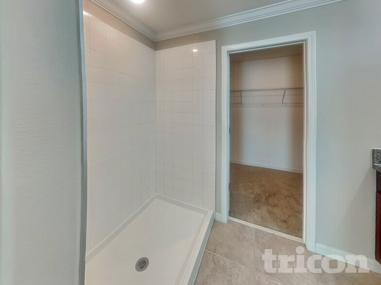 Building Photo - 14812 Crescent Rock Dr