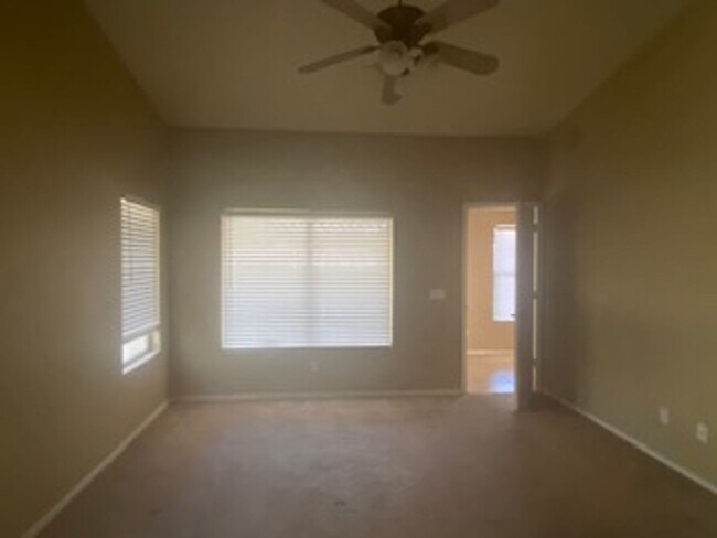 Building Photo - BEAUTIFUL SINGLE LEVEL 3 BEDROOM HOME IN PRIME GILBERT LOCATION.