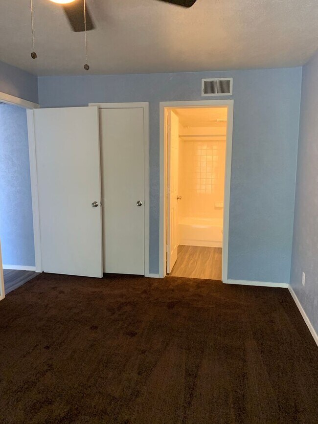 Building Photo - Marbella - 1 Bedroom 1 Bathroom