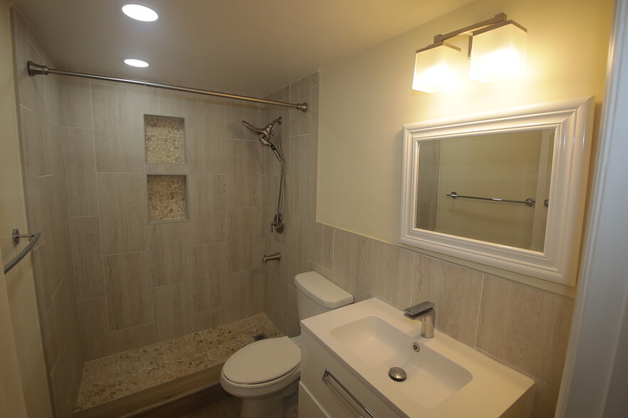 Building Photo - 1001 91st St