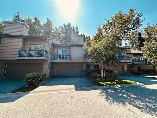 Building Photo - Beautiful Downtown Condo!