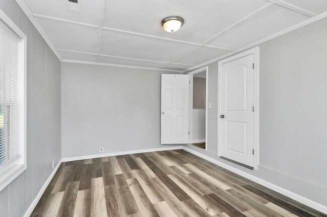 Building Photo - 4023 Brown Dr