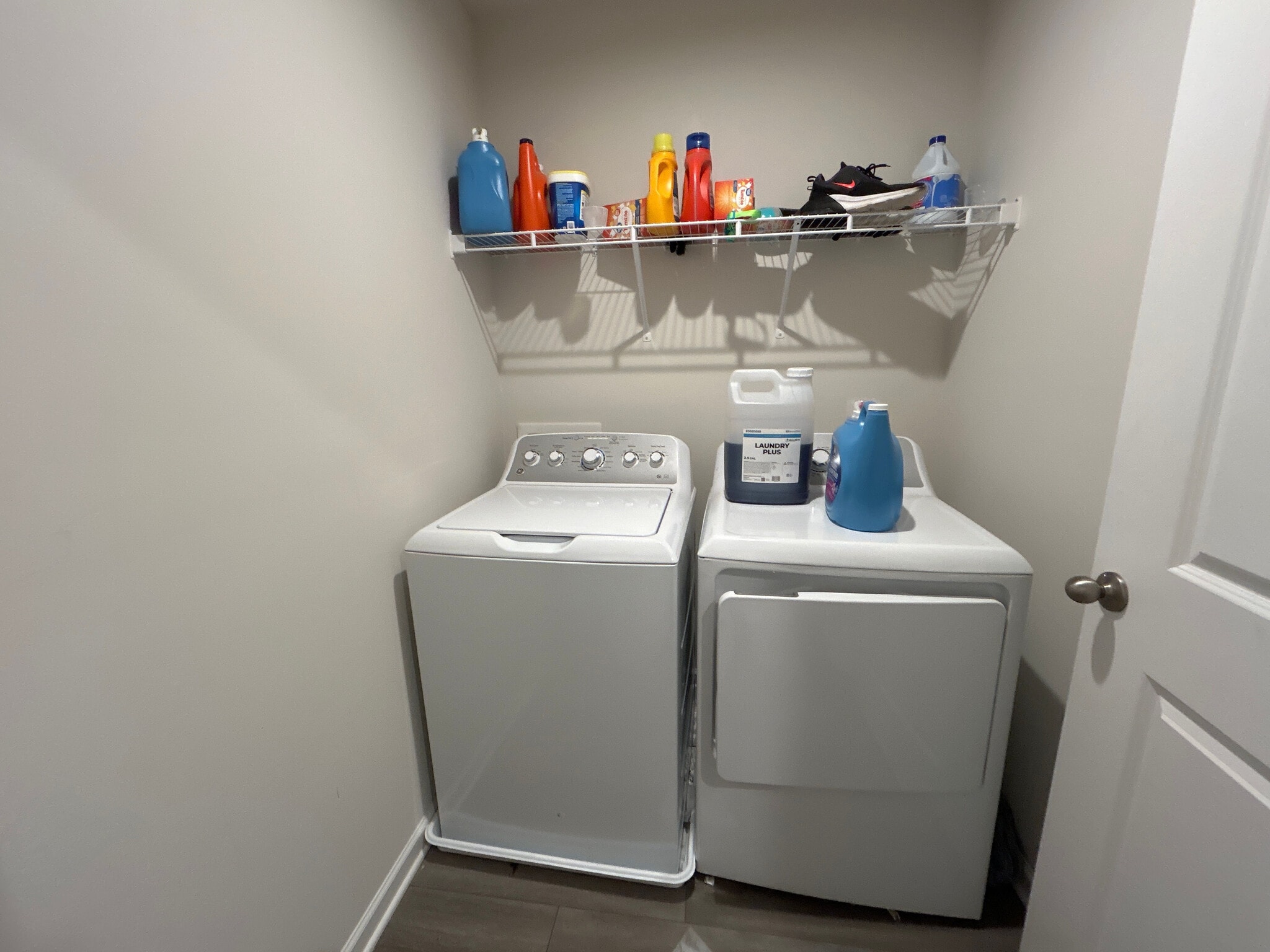 Building Photo - Room in Single Family Home on Glacis Ct