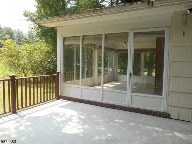 Building Photo - 4 Sage Dr