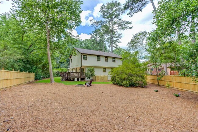 Building Photo - 770 Crest Valley Dr NW