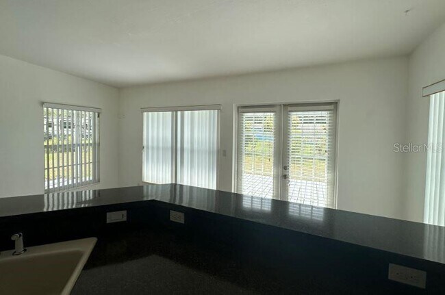 Building Photo - 3912 5th St Cir E