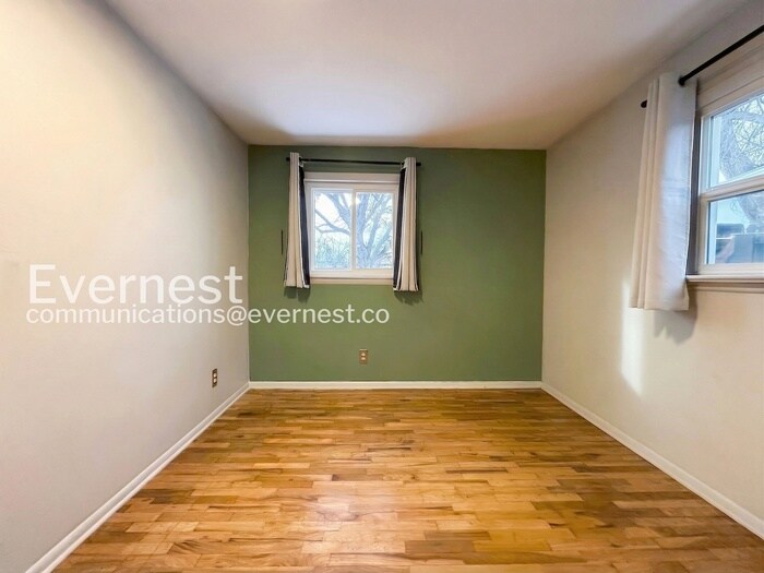 Building Photo - 1985 Ingalls St