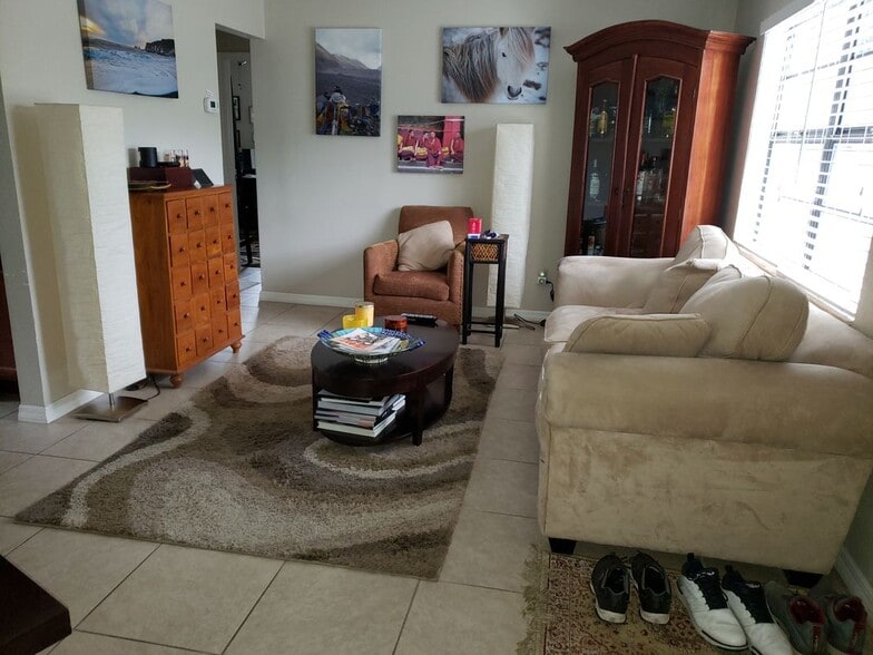 Building Photo - 5412 S Bernie St