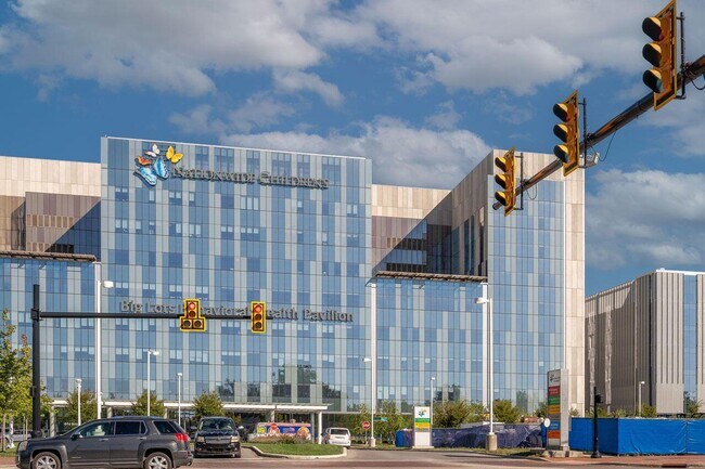 Building Photo - 598 Lathrop St