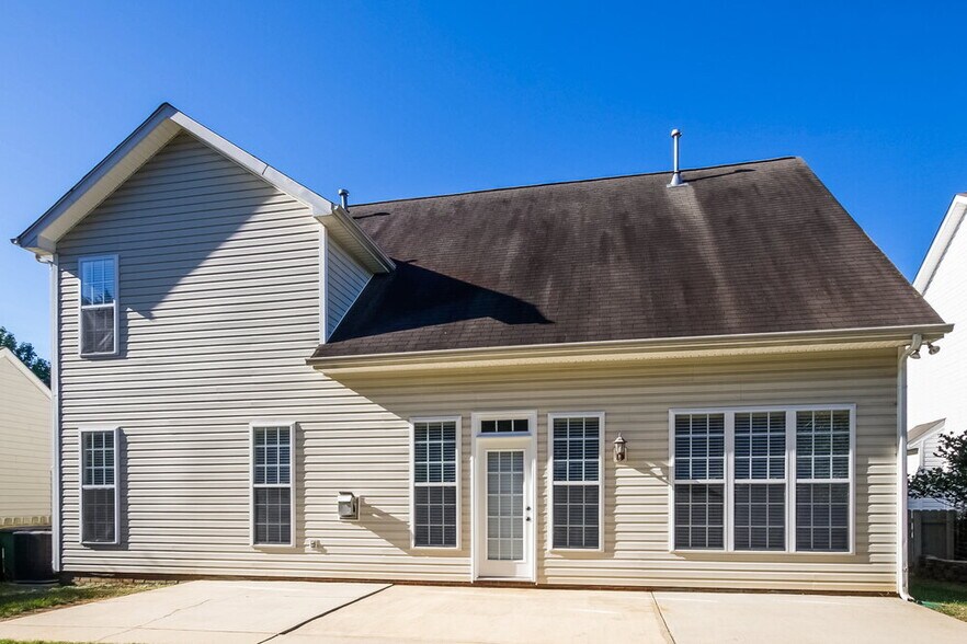 Building Photo - 7418 Sparkleberry Dr