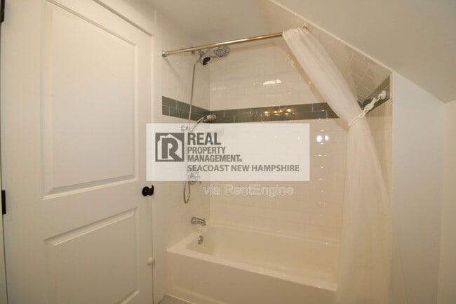 Building Photo - 33 Columbia St