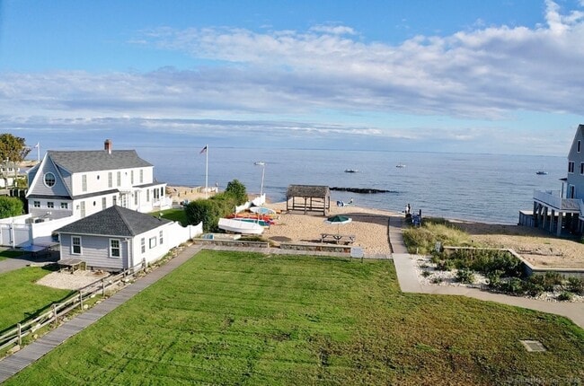 Building Photo - 52 Overshore Dr E