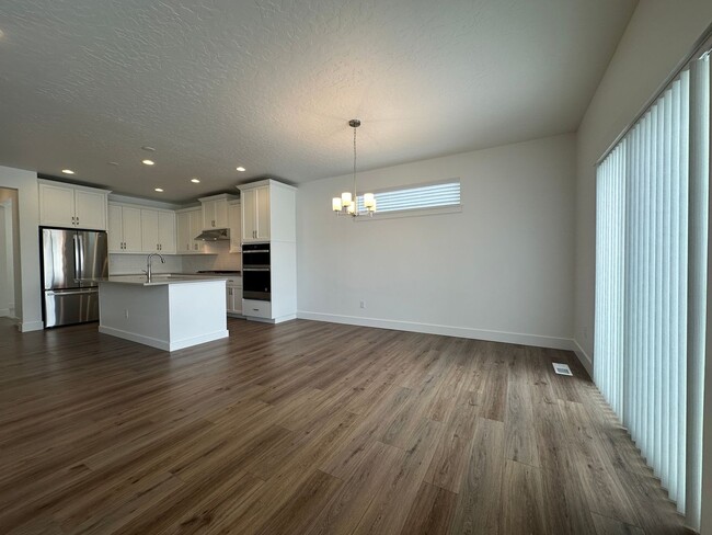 Building Photo - 3bed, 2bath, + office/flex 1630sq.ft. home...