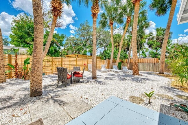 Building Photo - 5253 Avenida Del Mare