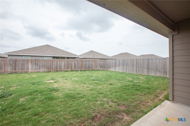 Building Photo - 2125 Silver Maple