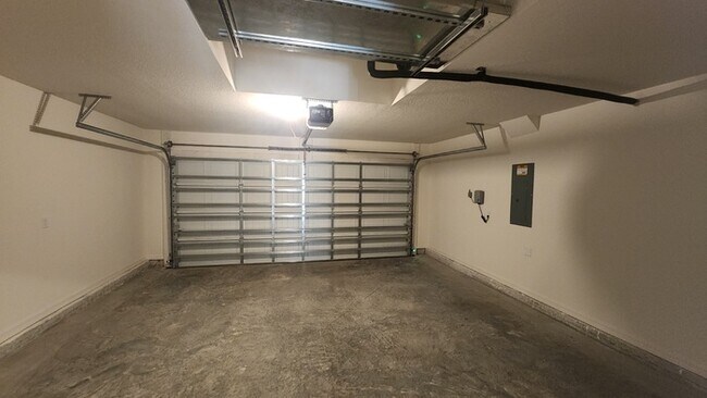 Building Photo - new 3/2 home