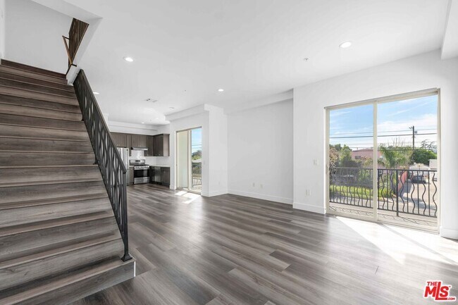 Building Photo - 6006 Klump Ave