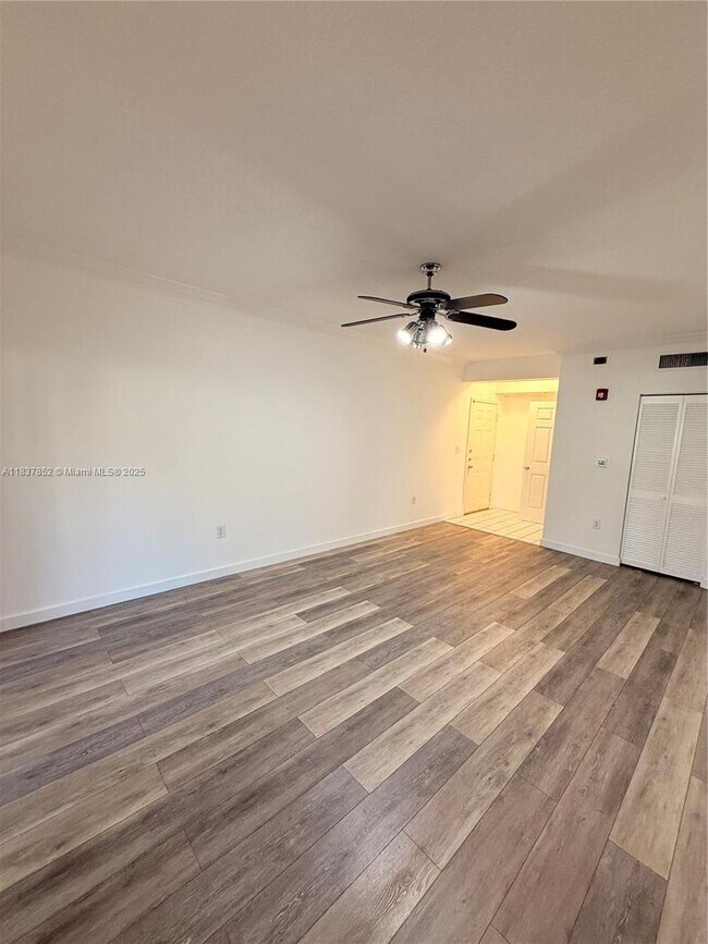Building Photo - 160 SW 117th Terrace