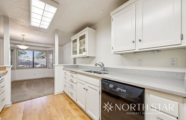 Building Photo - Charming One-Level Home on a Quiet Cul-de-...